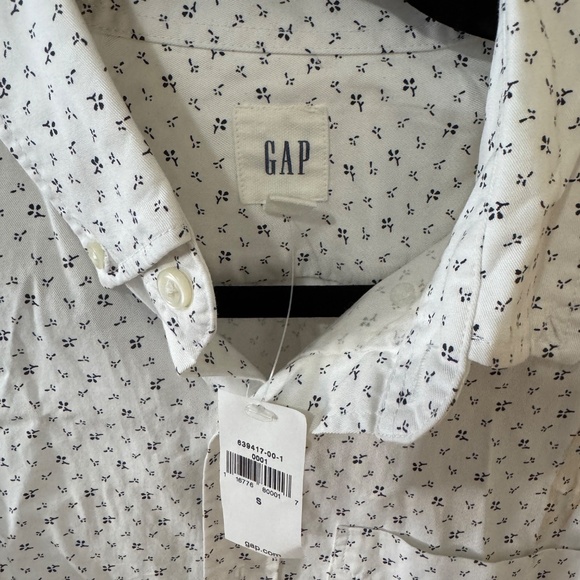 Men’s button-down shirt (Small) | Gap - Picture 6 of 7